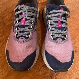 WOMENS BROOKS ATHLETIC SHOES